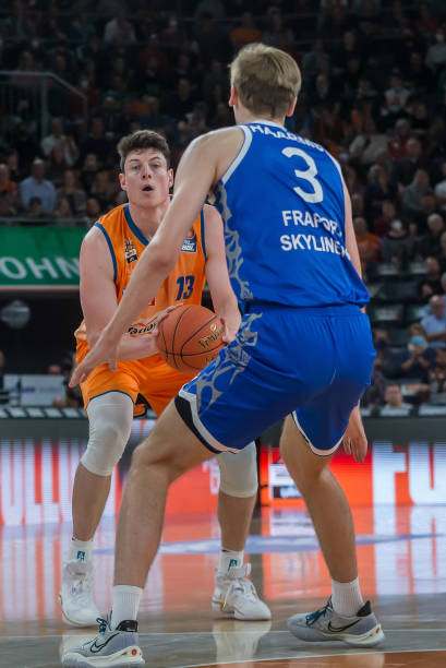 足坛一夜动 足坛一夜动