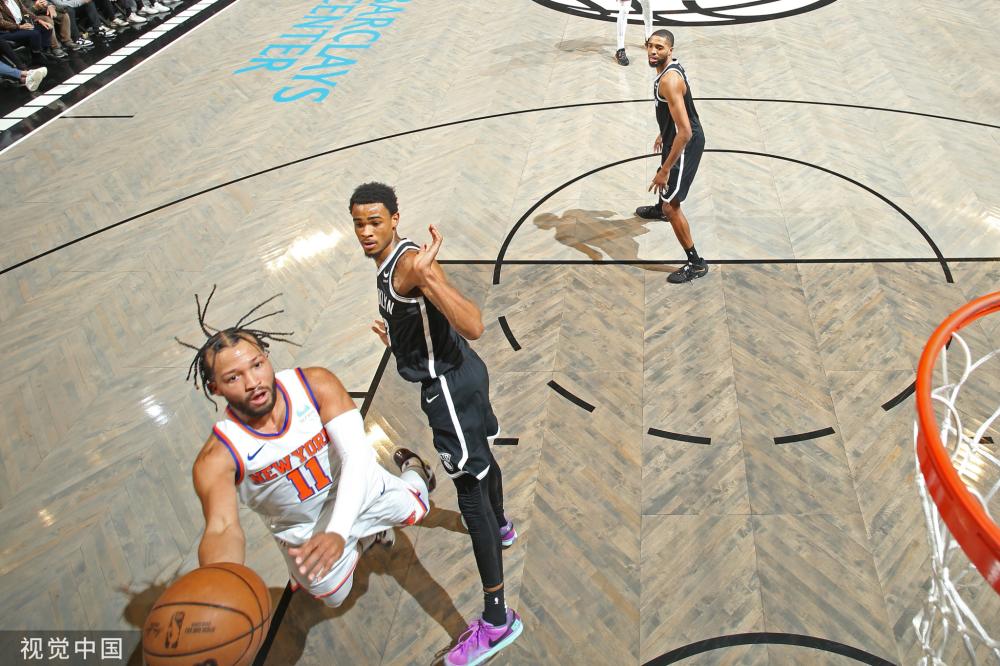 她的表现不 她的表现不