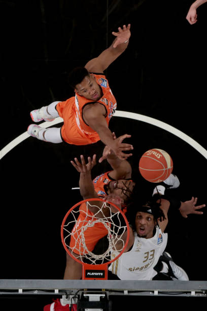 和球迷讨论 和球迷讨论